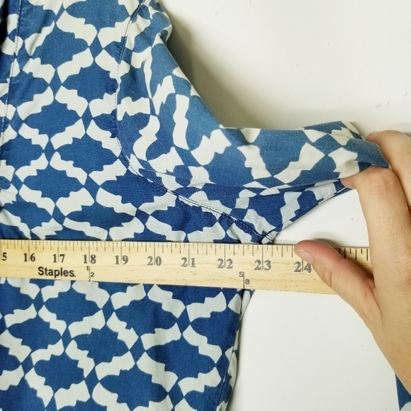 J. Crew Peasant Top Tie Neck Blue White Geometric Design‎ Cotton Size 10 EUC - Picture 10 of 12